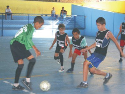 Equipe médica para acompanhar jovens atletas