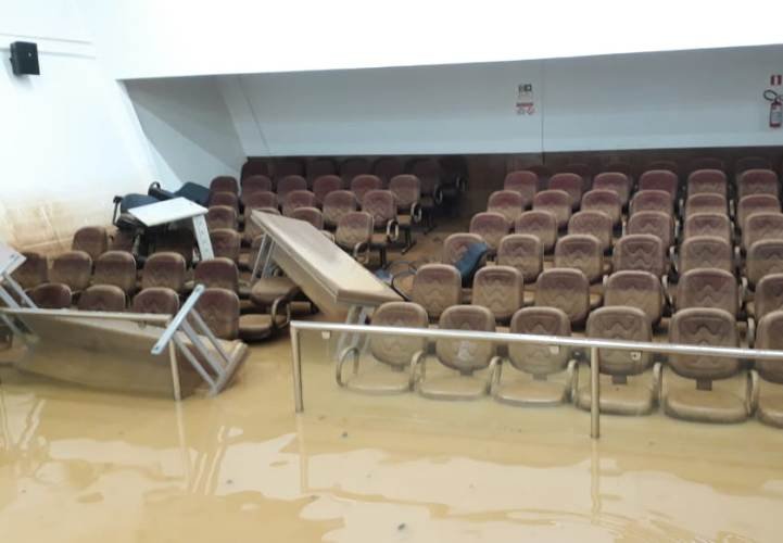 Câmara Municipal também é afetada por enchente em Alfredo Chaves